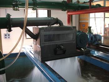 Microturbina hidráulica tipo Pelton fabricada en San Martín de los Andes, al ser probada por la Universidad del Comahue