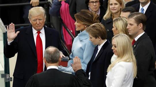 Donald Trump asumi&oacute; como presidente de EE.UU