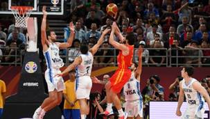 España dominó las acciones en el primer tiempo contra el equipo de Hernández (AFP)