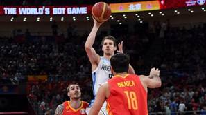 Nicolás Brussino fue el mejor del equipo argentino en el primer cuarto (AFP)