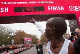 El récord de Kipchoge no fue homologado por la IAAF (Foto: AFP)