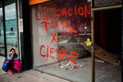 Un negocio que cierra en Trelew, Argentina