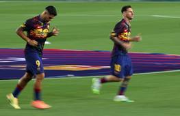 A Suárez ya le habrían comunicado la decisión de prescindir de él: otro golpe a Messi (REUTERS/Albert Gea)