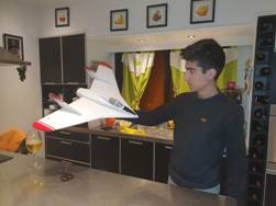 Iván Korzeniowsky tiene 14 años y cursa segundo año de la Escuela Aeronáutica.