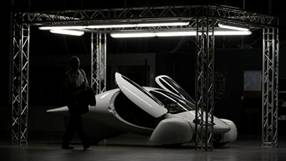 La imagen de un prototipo en el largo proceso de diseño y creación del vehículo. La foto es de la plante de Aptera en Vista, California (REUTERS/Mike Blake)