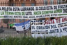 Banderas en las rejas de la Casa Rosada