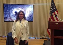 La portavoz del proyecto del observatorio estadounidense de interferometría láser (LIGO), la argentina Gabriela González, posa para Efe durante una entrevista en el National Press Club el jueves 11 de febrero 2016, en Washington, DC (EE.UU.). EFE/Cristina García Casado