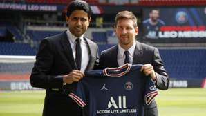 Descripción: Lionel Messi (derecha) con Nasser Al Khelaifi.