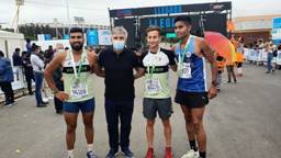 FOTO: El intendente Martín Llaryora junto a los ganadores.