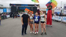 FOTO: El intendente Martín Llaryora junto a los ganadores.