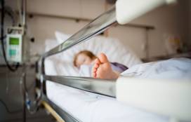 'Los casos de hepatitis aguda grave en niños notificados recientemente podrían ser consecuencia de la infección por adenovirus con trofismo intestinal en niños previamente infectados por SARS-CoV-2', sugieren los científicos (Gettyimages)