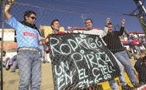 Los hinchas homenajearon al Potro días después de su muerte. 