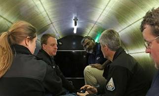 Cinco personas dentro del submarino Titán