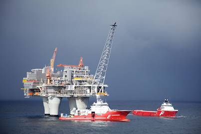 Para el desplazamiento de la plataforma se usaron hasta diez remolcadores. Anette Westgard © Statoil.