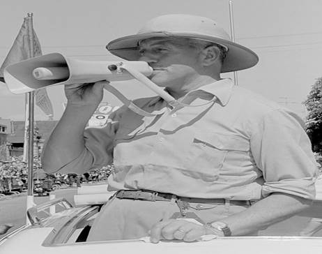 Jacques Goddet, director de L'Equipe, diario que promovió el comienzo del torneo.