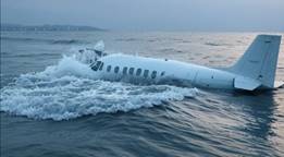 Avión del Jazirah Aviation Club se estrella en medio del mar